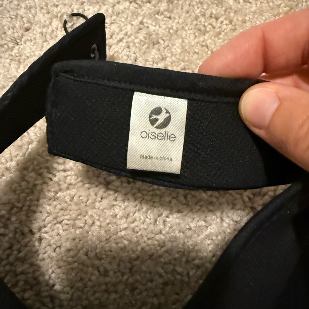 oiselle Black Performance Visor - Picture 6 of 6